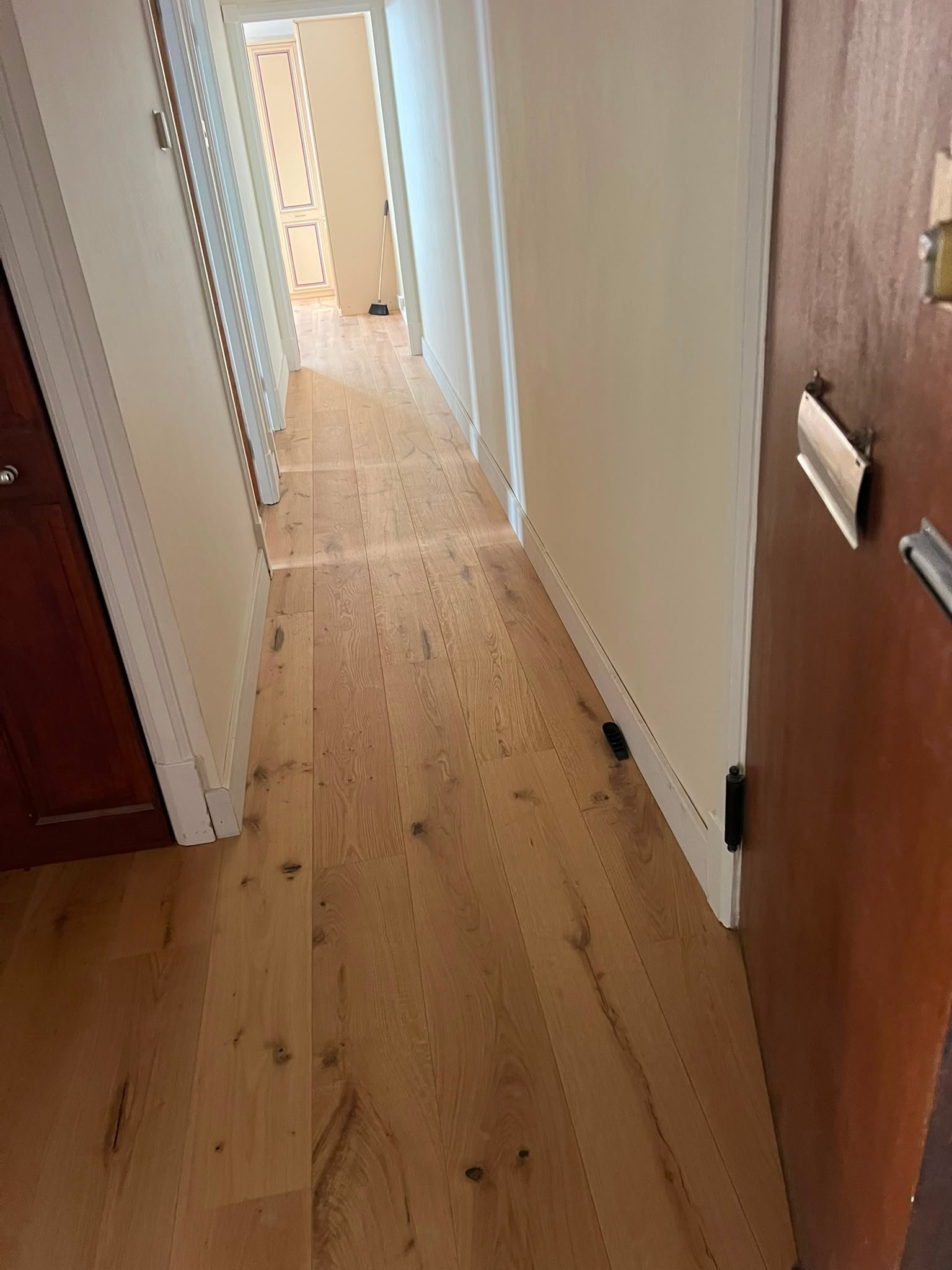 Wide-plank oak floor fitting in a hallway