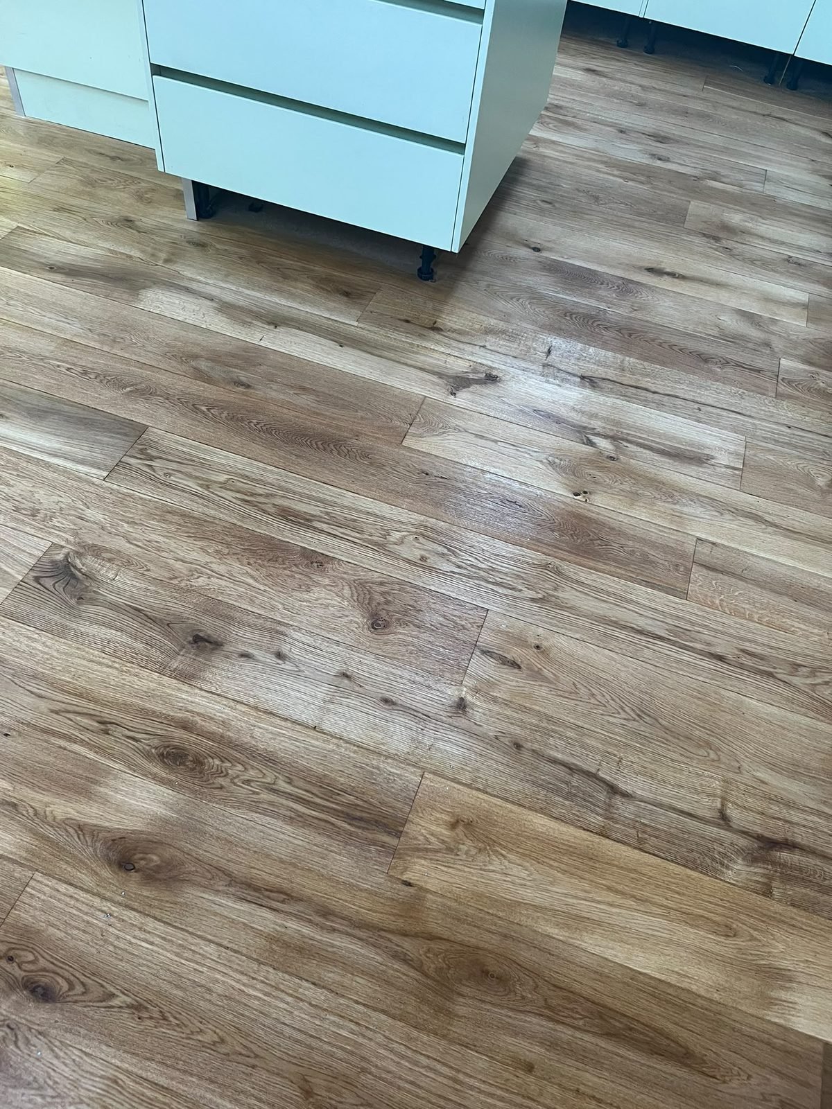 Oak floor fitted around kitchen units